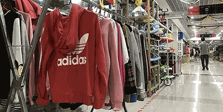 produits en surstock avec logos